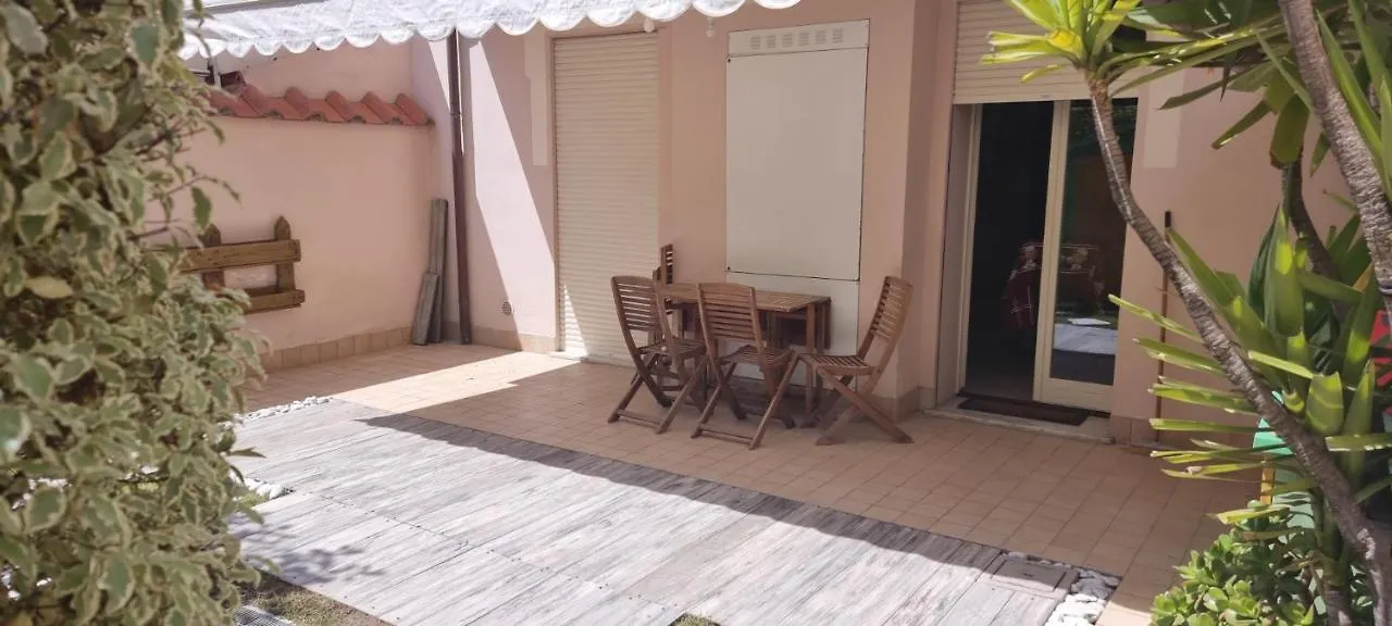 Piano Terra Con Giardino Vicino Al Mare Διαμέρισμα Βιαρέτζιο 0*,  Ιταλία