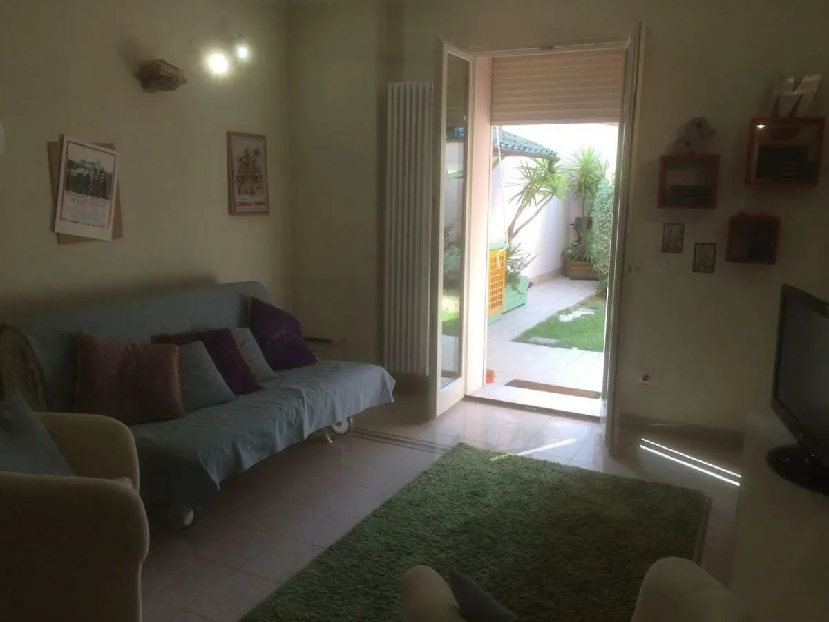 Piano Terra Con Giardino Vicino Al Mare Διαμέρισμα Βιαρέτζιο